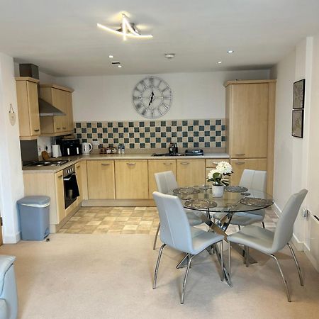 City Centre Apartment. Рексъм Екстериор снимка