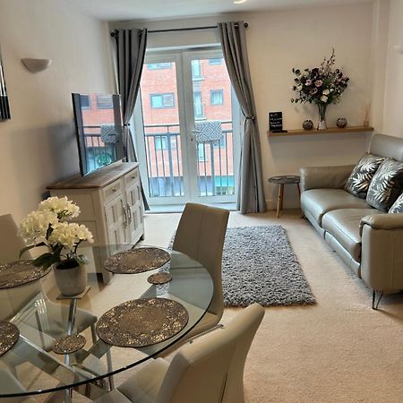 City Centre Apartment. Рексъм Екстериор снимка