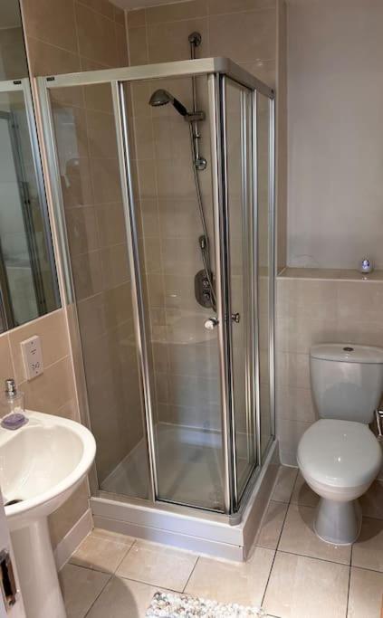 City Centre Apartment. Рексъм Екстериор снимка