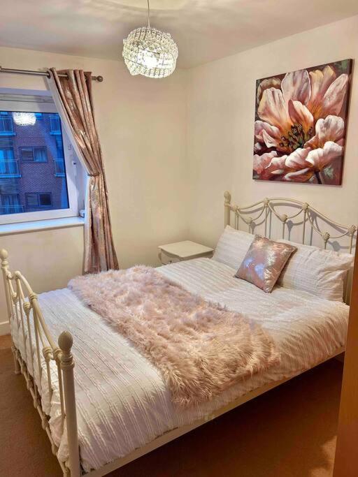 City Centre Apartment. Рексъм Екстериор снимка