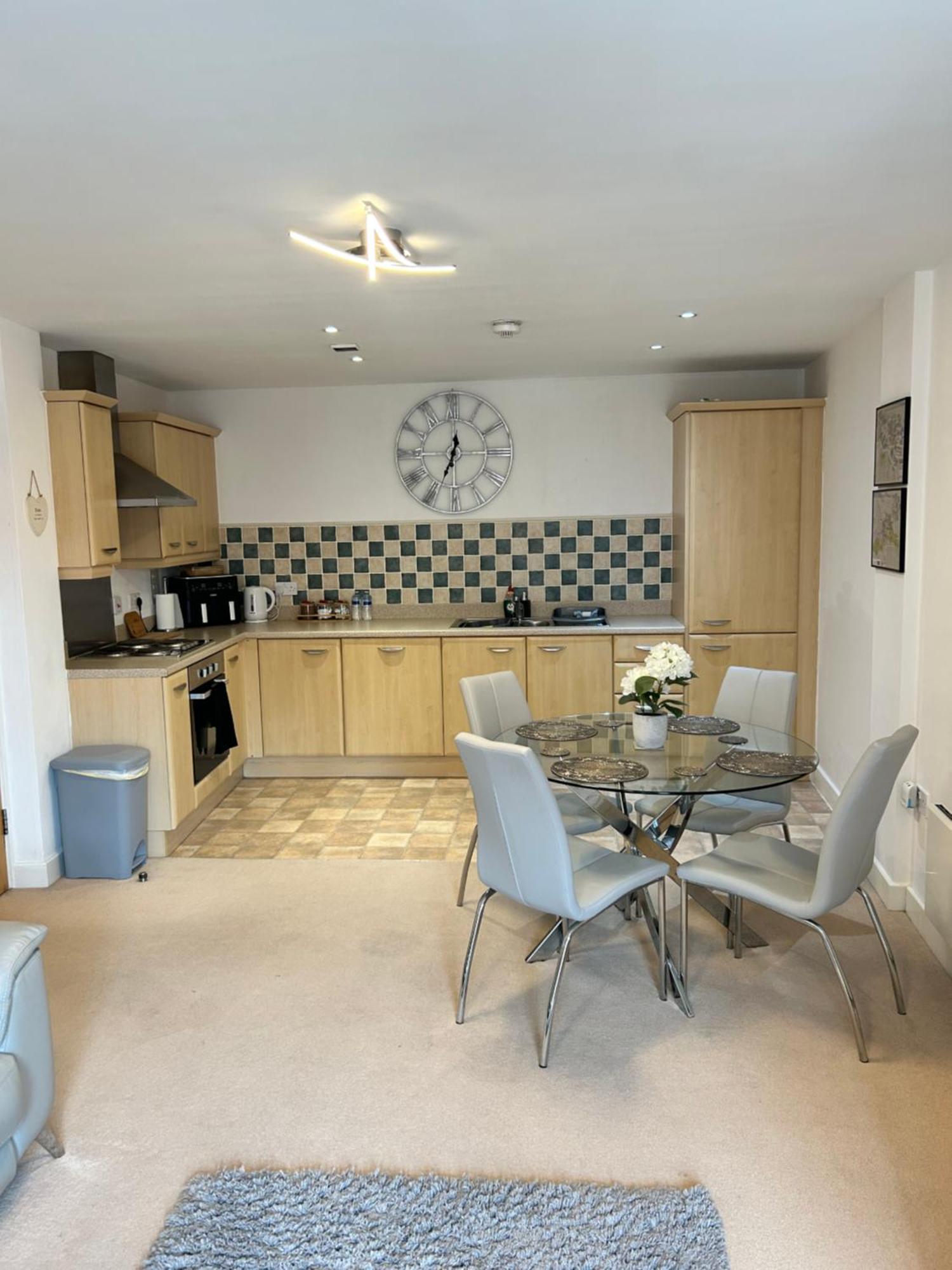 City Centre Apartment. Рексъм Екстериор снимка