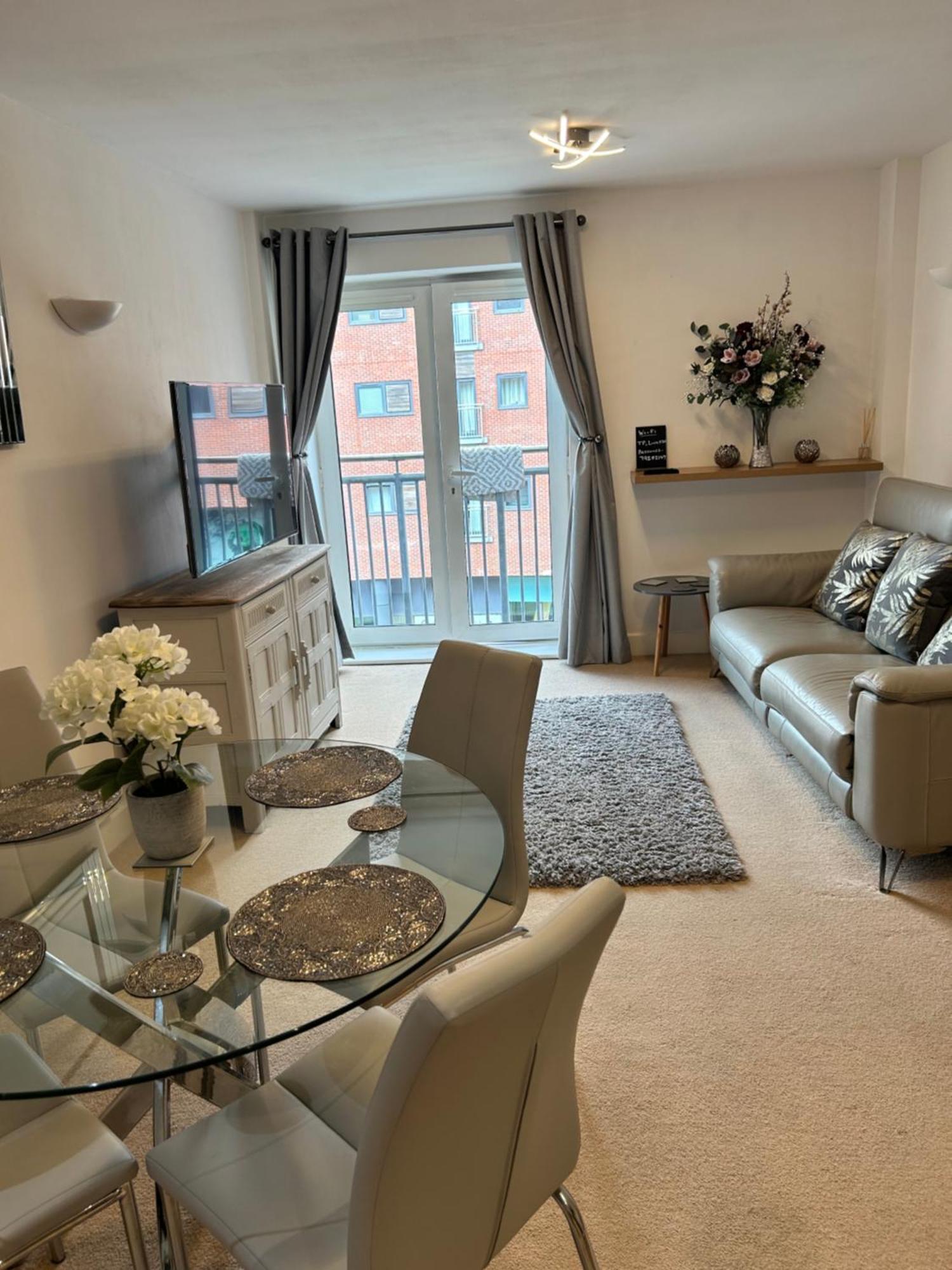 City Centre Apartment. Рексъм Екстериор снимка