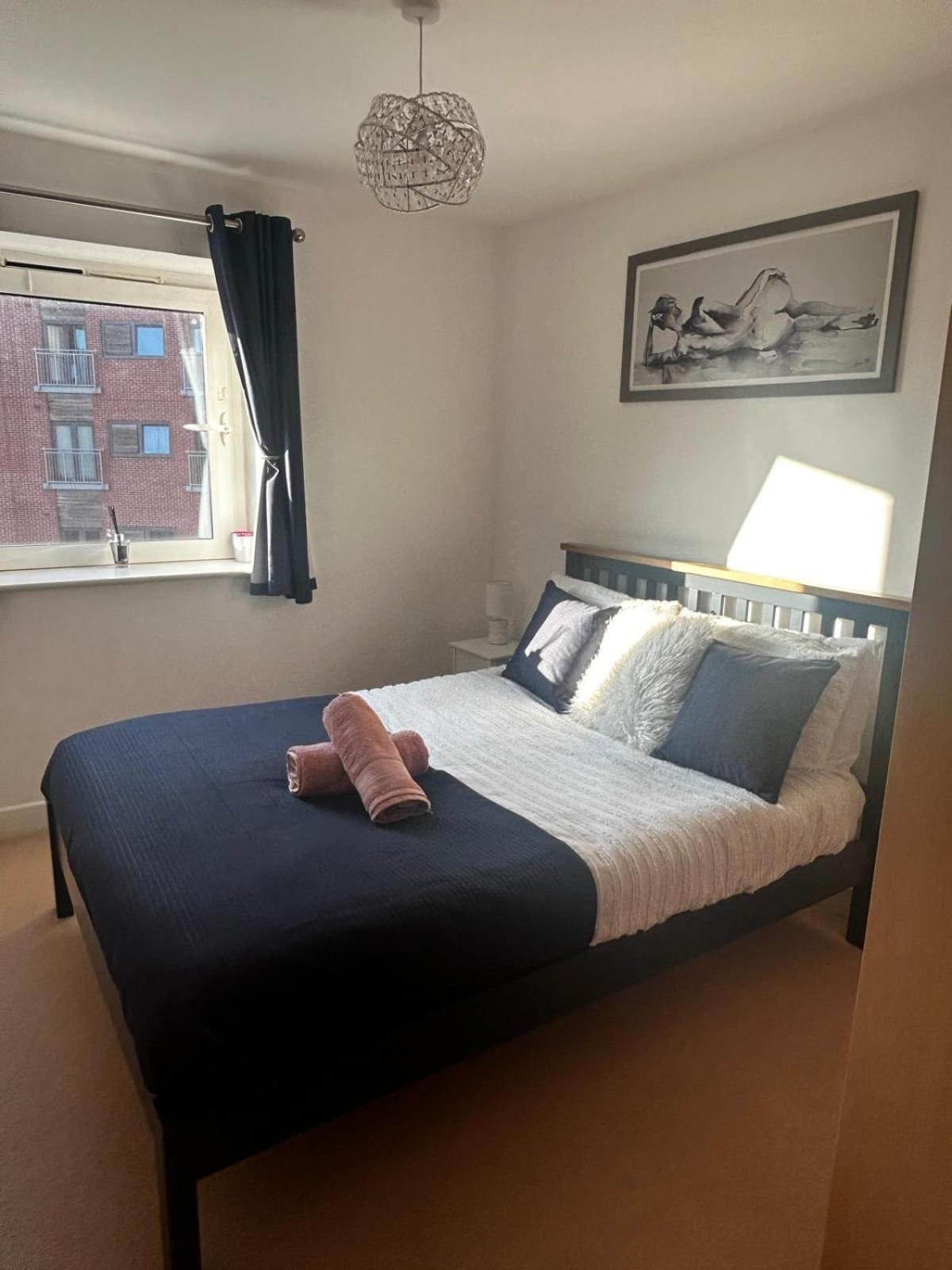 City Centre Apartment. Рексъм Екстериор снимка