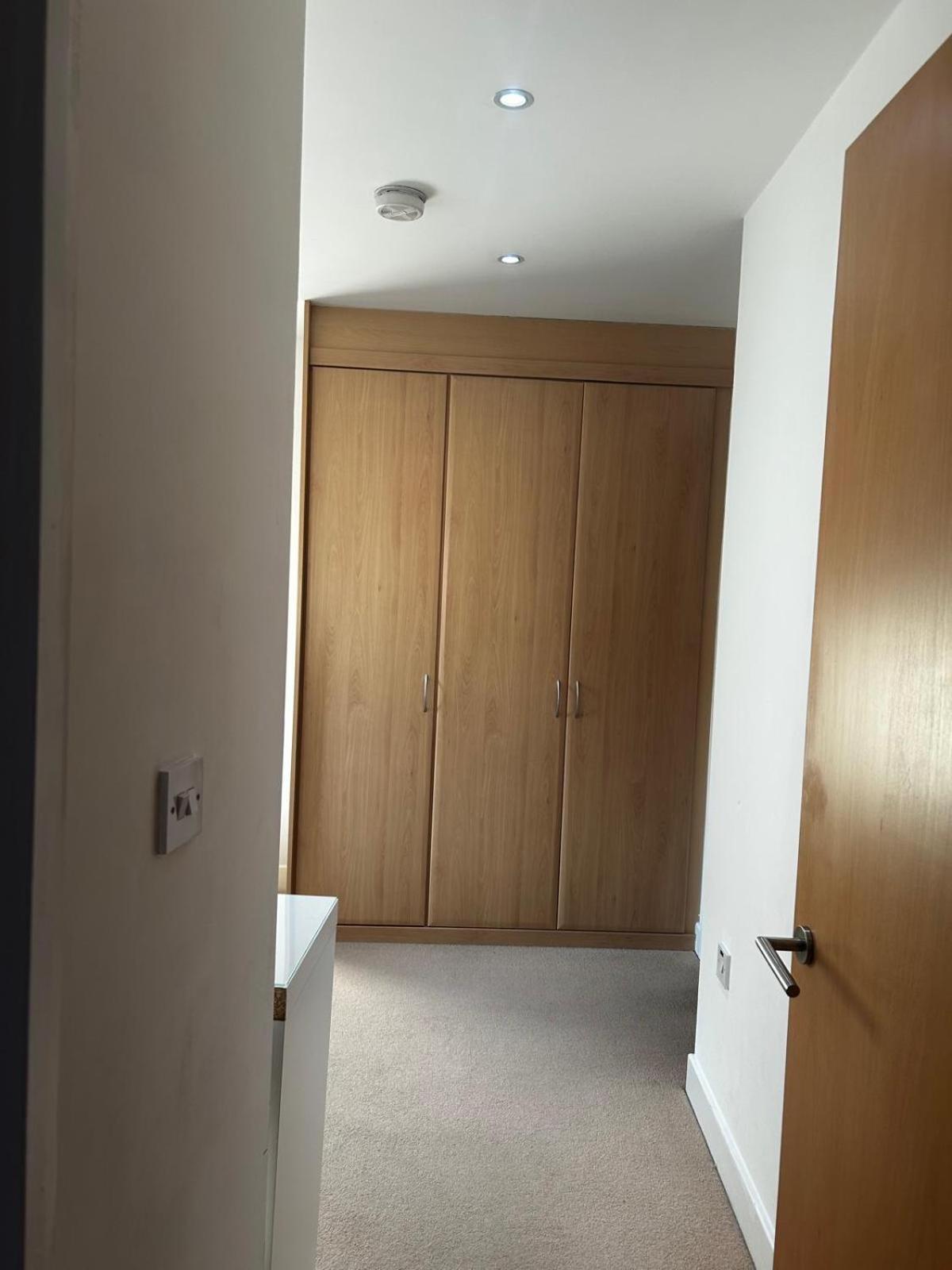 City Centre Apartment. Рексъм Екстериор снимка